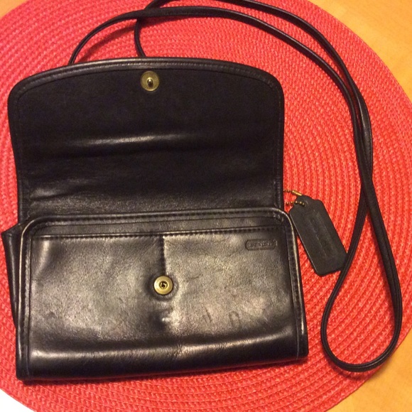 Vintage COACH Blk small body cross strap - Picture 2 of 4