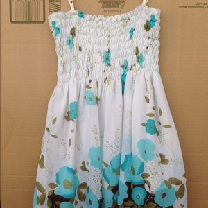 Cute long tank top. Could be a dress