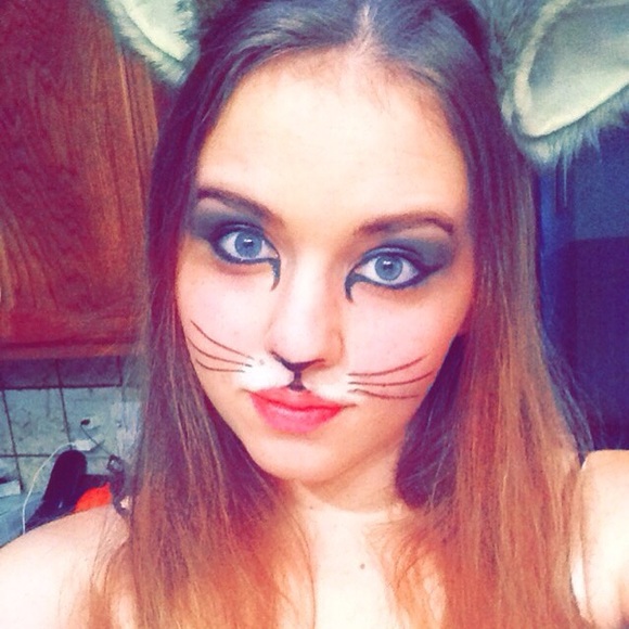 Meet your Posher, Nicole - Picture 3 of 3