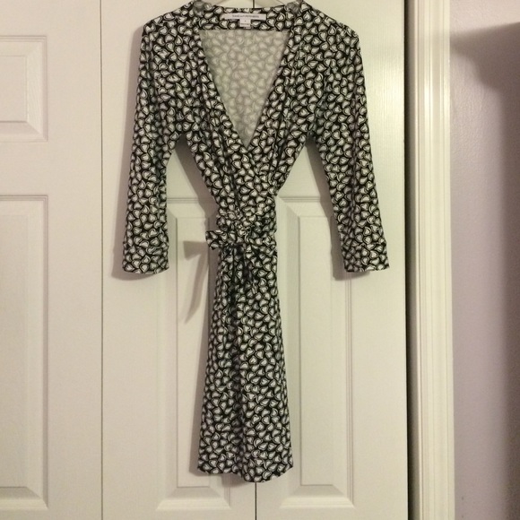 Diane Von Furstenberg New Julian Two Mini Wrap. - Picture 2 of 4