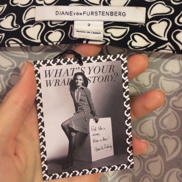Diane Von Furstenberg New Julian Two Mini Wrap. - Picture 3 of 4