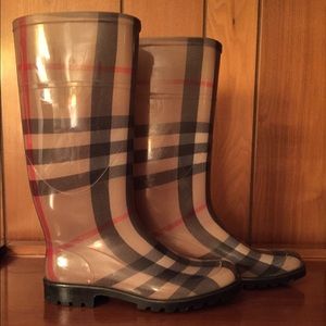 Burberry Beige House Check Rainboots in US 36.