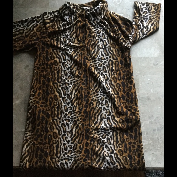 Other - Vintage housecoat cheetah print button up, L