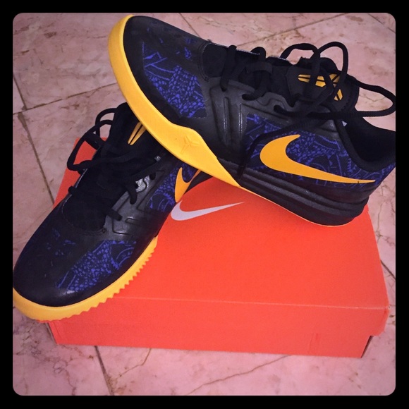ONE DAY ONLY PRICE! Nike Sneakers!! 💛💙💛💙💛💙