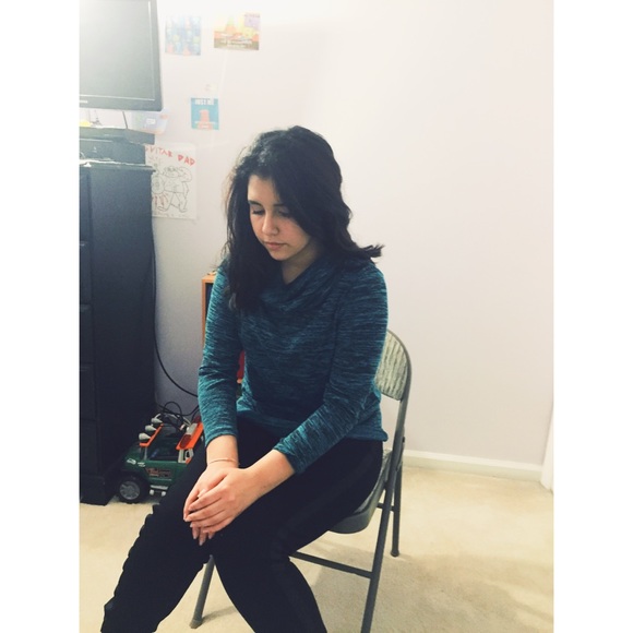 ππ2 sweaters bundleπβοΈ - Picture 2 of 3