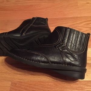 Clarks booties side zip