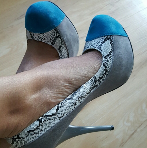 Gray, turquoise and snake skin heels - SOLD - Picture 2 of 2