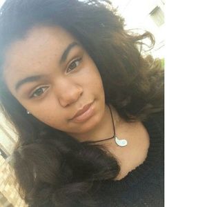 Meet your Posher, Devine