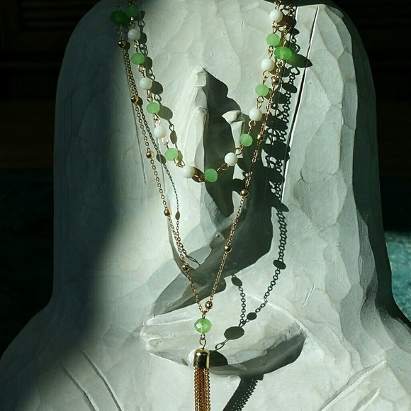 Gold and green rosary style necklace - Picture 2 of 2