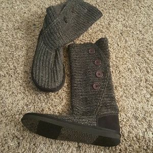 Knit boots.