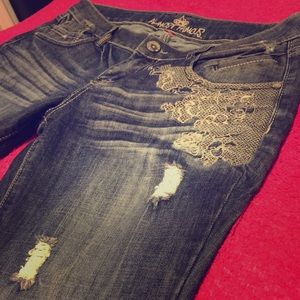 ALMOST FAMOUS Embroidered Pockets Womens Jeans