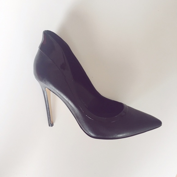 Black Lipped Aldo Pumps