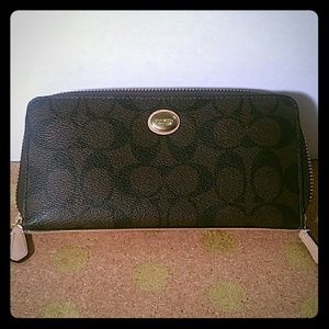 Classic Signature Coach Wallet