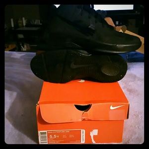 Nike hyper fuse. 5 5y