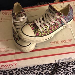 Women's cheetah converse 😍😁