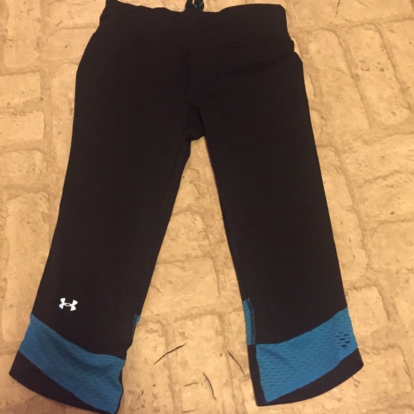 Brand new under armour capris!💙