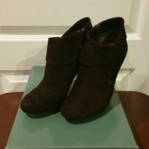 Me Too Jasmine Suede Fashion Bootie, 7.5 NIB