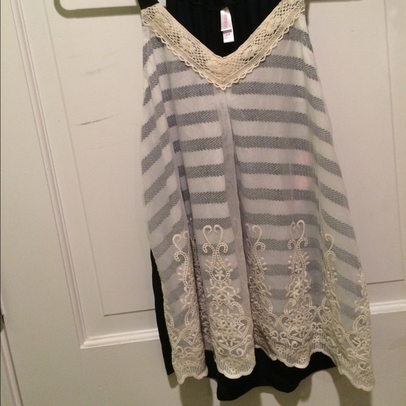 Navy and cream flowy tank!