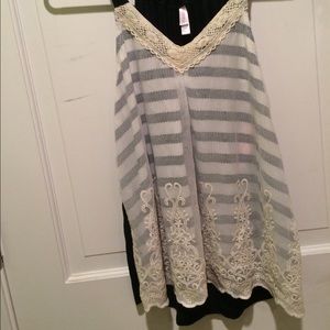 Navy and cream flowy tank!