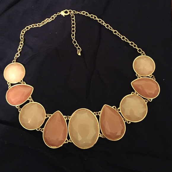 Statement necklace host pick