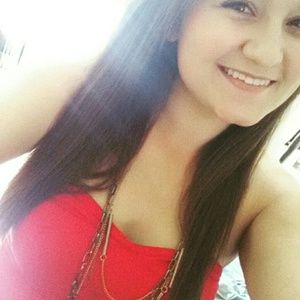 Meet your Posher, Larissa