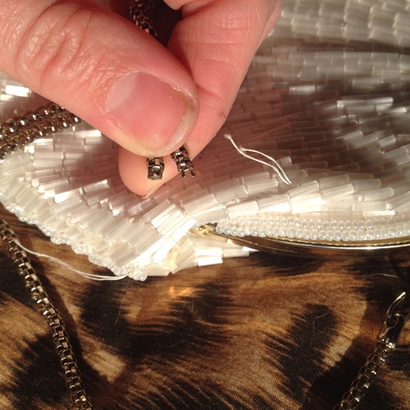 🎀DONATED🎀 Beautiful beaded shell shape purse - Picture 3 of 4