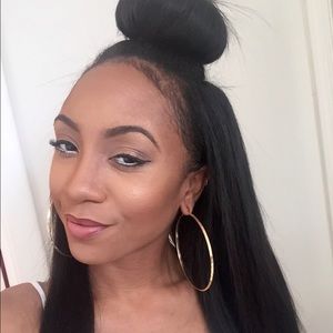 Meet your Posher, Simone