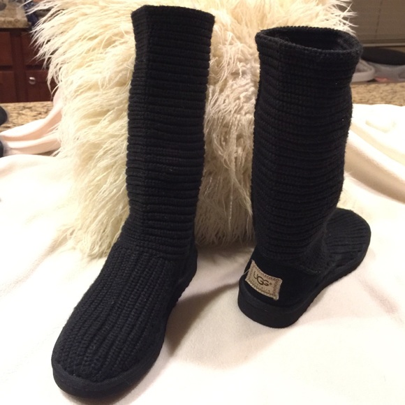 black knitted ugg boots