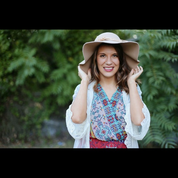 Meet your Posher, Kiara - Picture 3 of 4