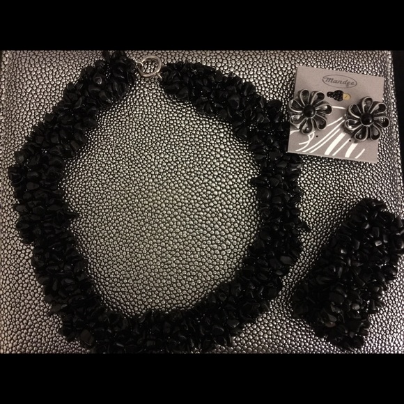 Onyx necklace w/ matching bracelet & earrings