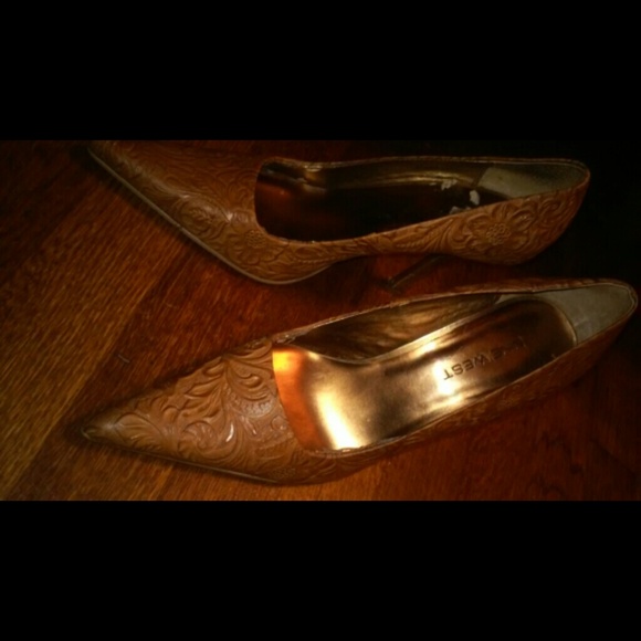 shoes - Picture 2 of 4
