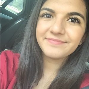 Meet your Posher, Ayla