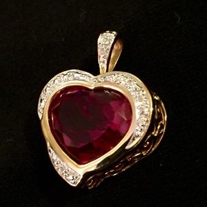 Heart-shaped Garnet and Gold Pendant