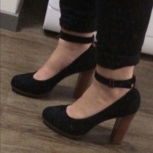 Sam Edelman black pumps