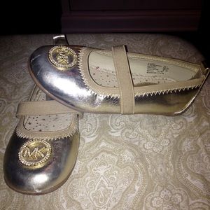 📦BUNDLE📦Gold Michael Kors Flats & black uggs