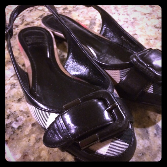 Sold 💋💋💋Authentic Burberry Flats x Sold x