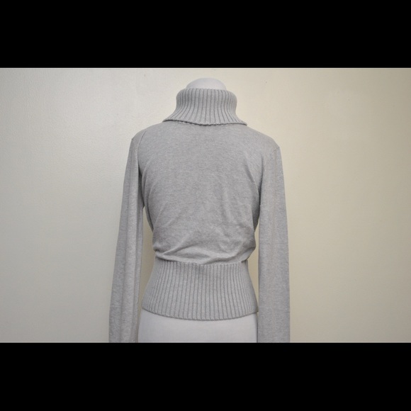 Gray top - Picture 3 of 3