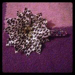 Safari hair clip assorted gems