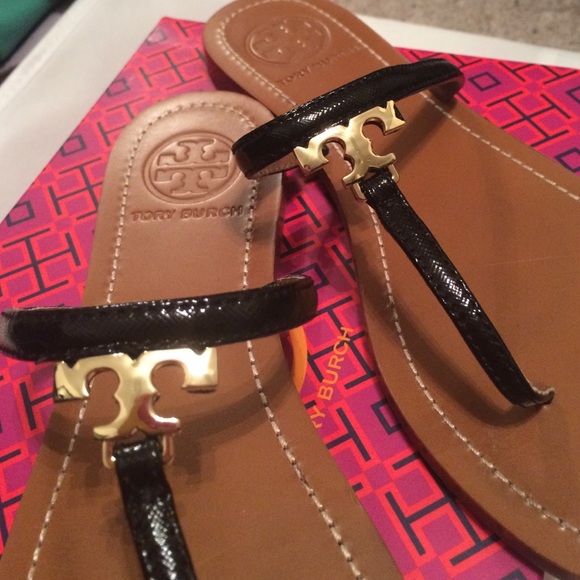 Tory Burch T logo flat thong black sandals 😘 - Picture 4 of 4