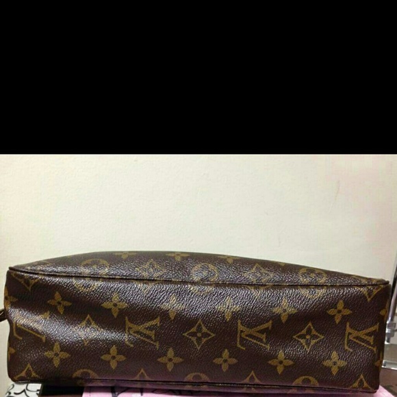 🚫SOLD Authentic Louis Vuitton Cosmetic Toiletry b - Picture 2 of 4