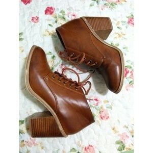 Brown lace up ankle boots (FIRM PRICE)
