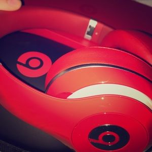 Red, WIRELESS, Studio Beats by Dr. Dre