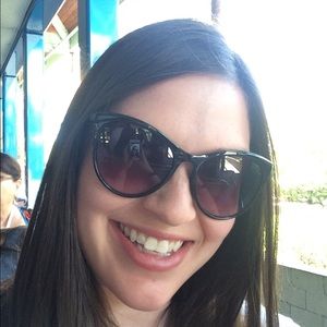 Meet your Posher, Andrea