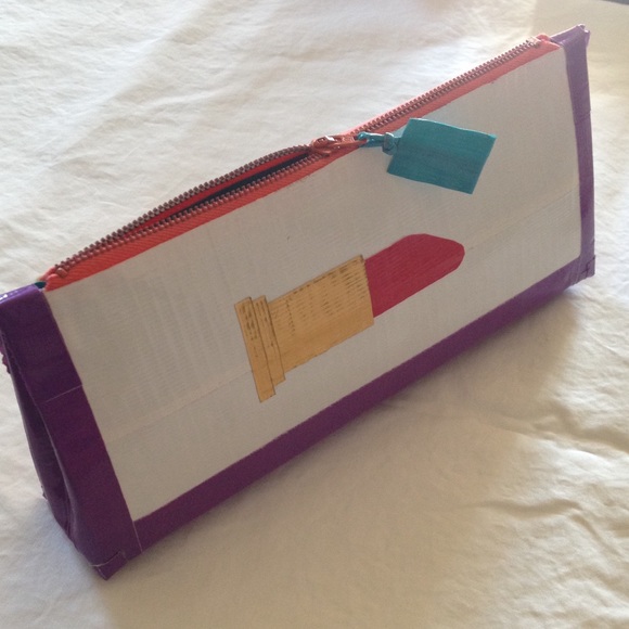 Makeup Bag with Goodies - Picture 2 of 3