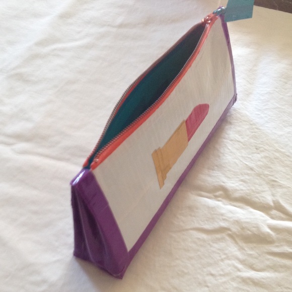 Makeup Bag with Goodies - Picture 3 of 3