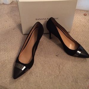 BR black with silver detail pumps