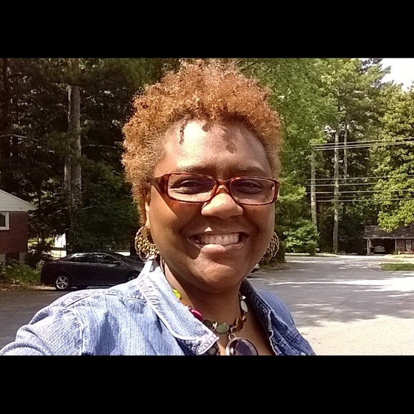 Meet your Posher, Kimberly - Picture 1 of 1