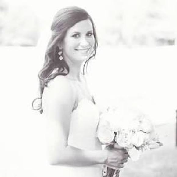 Meet your Posher, Laura - Picture 1 of 1