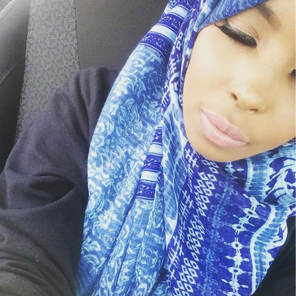 Meet your Posher, Naima - Picture 1 of 1