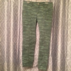 American Eagle camo stretch skinny pants